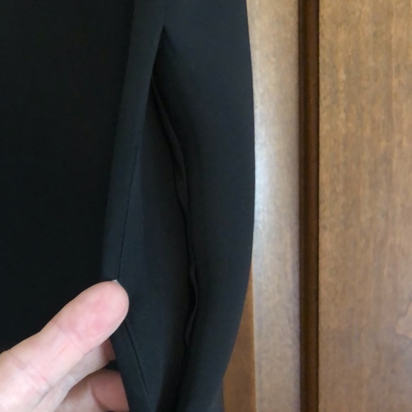 Elegant Black Sleeveless Dress - Picture 5 of 12